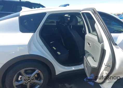 2025 Kia K4 Lxs z USA, uszkodzony, nr VIN 3KPFT4DE3SE191664